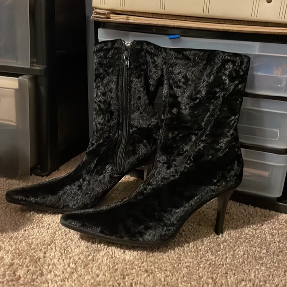 Velvet black booties heels pointed toe soft fabric lined size 6 OPEN To OFFERS - Picture 4 of 11